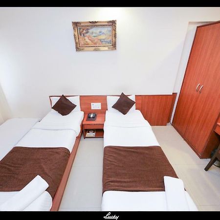 Lucky Hotel Goregaon Mumbai Dış mekan fotoğraf