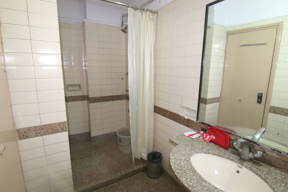 Lucky Hotel Goregaon Mumbai Dış mekan fotoğraf