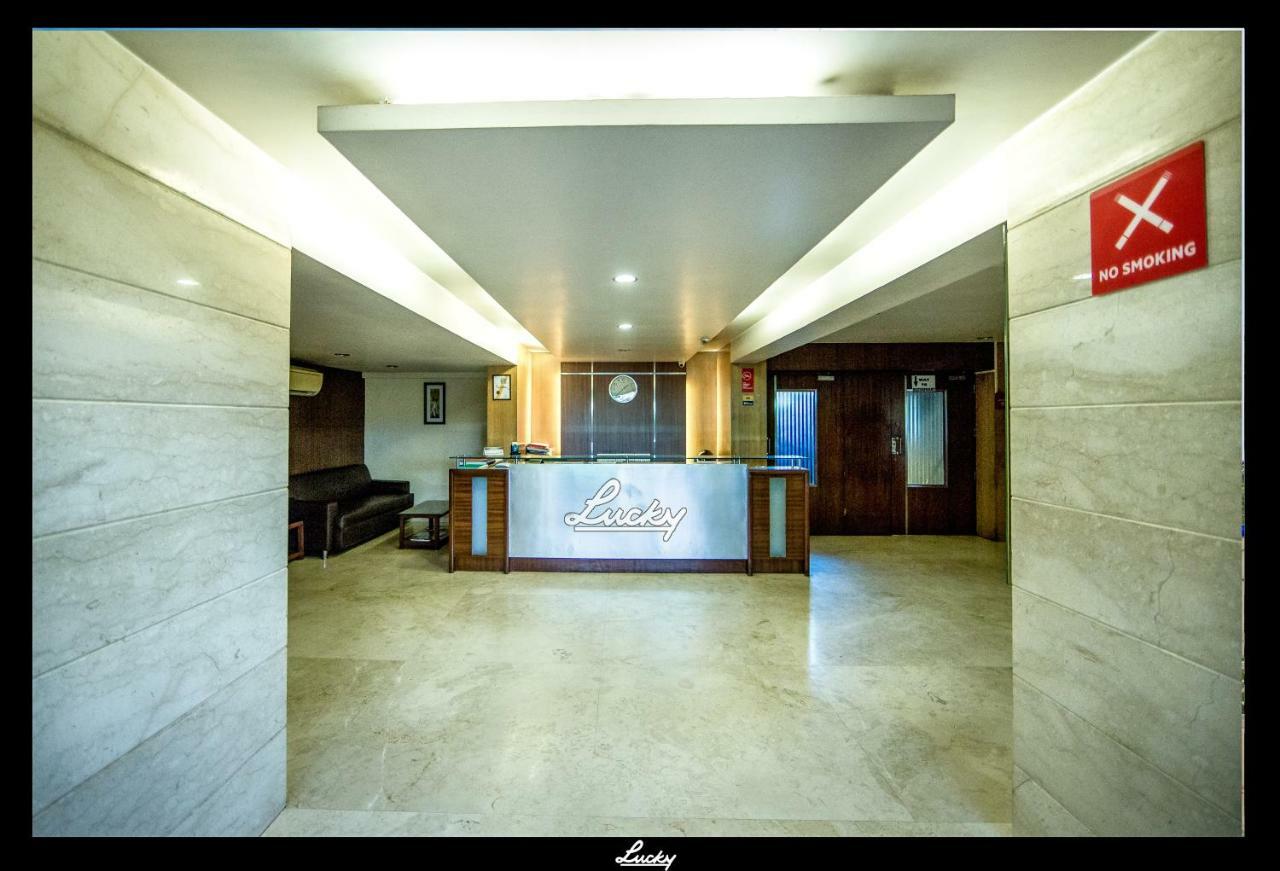 Lucky Hotel Goregaon Mumbai Dış mekan fotoğraf