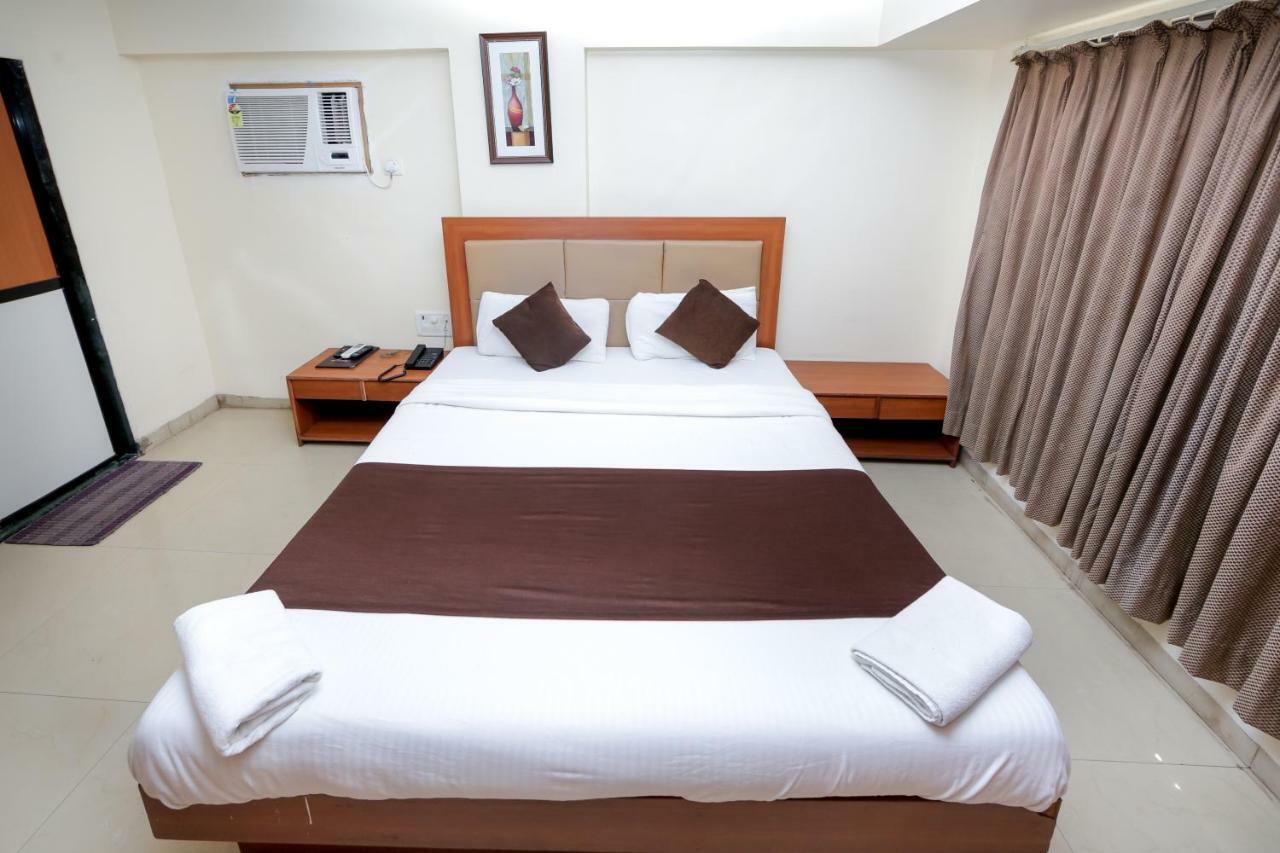 Lucky Hotel Goregaon Mumbai Dış mekan fotoğraf