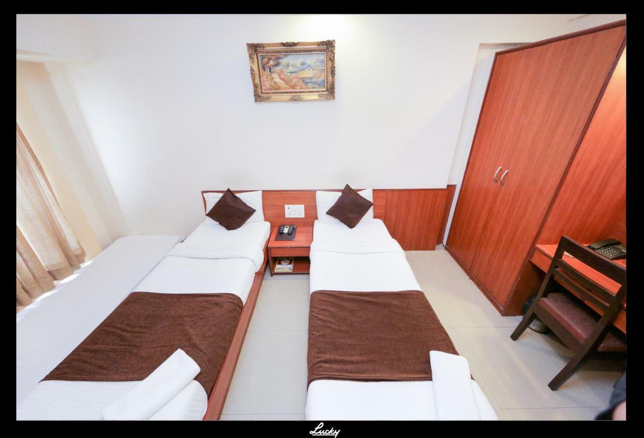 Lucky Hotel Goregaon Mumbai Dış mekan fotoğraf