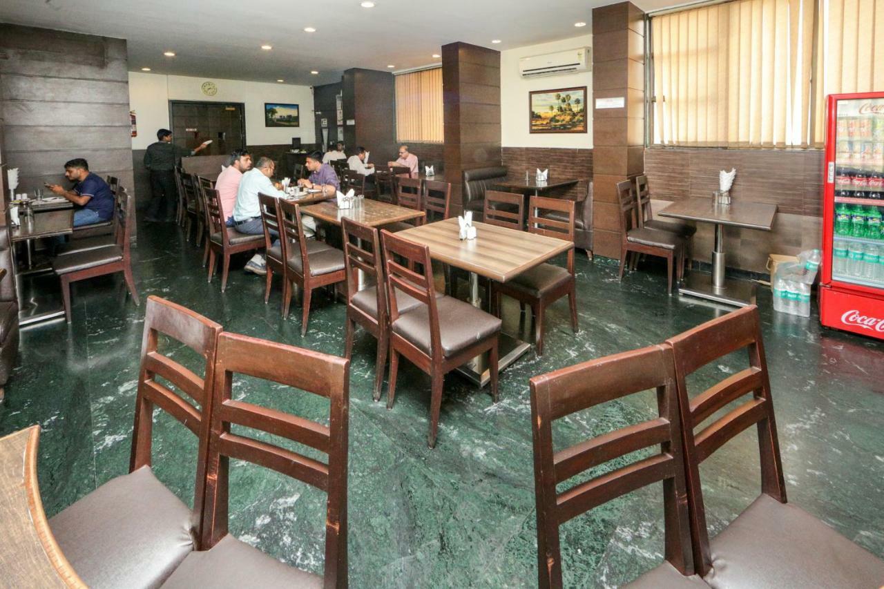 Lucky Hotel Goregaon Mumbai Dış mekan fotoğraf