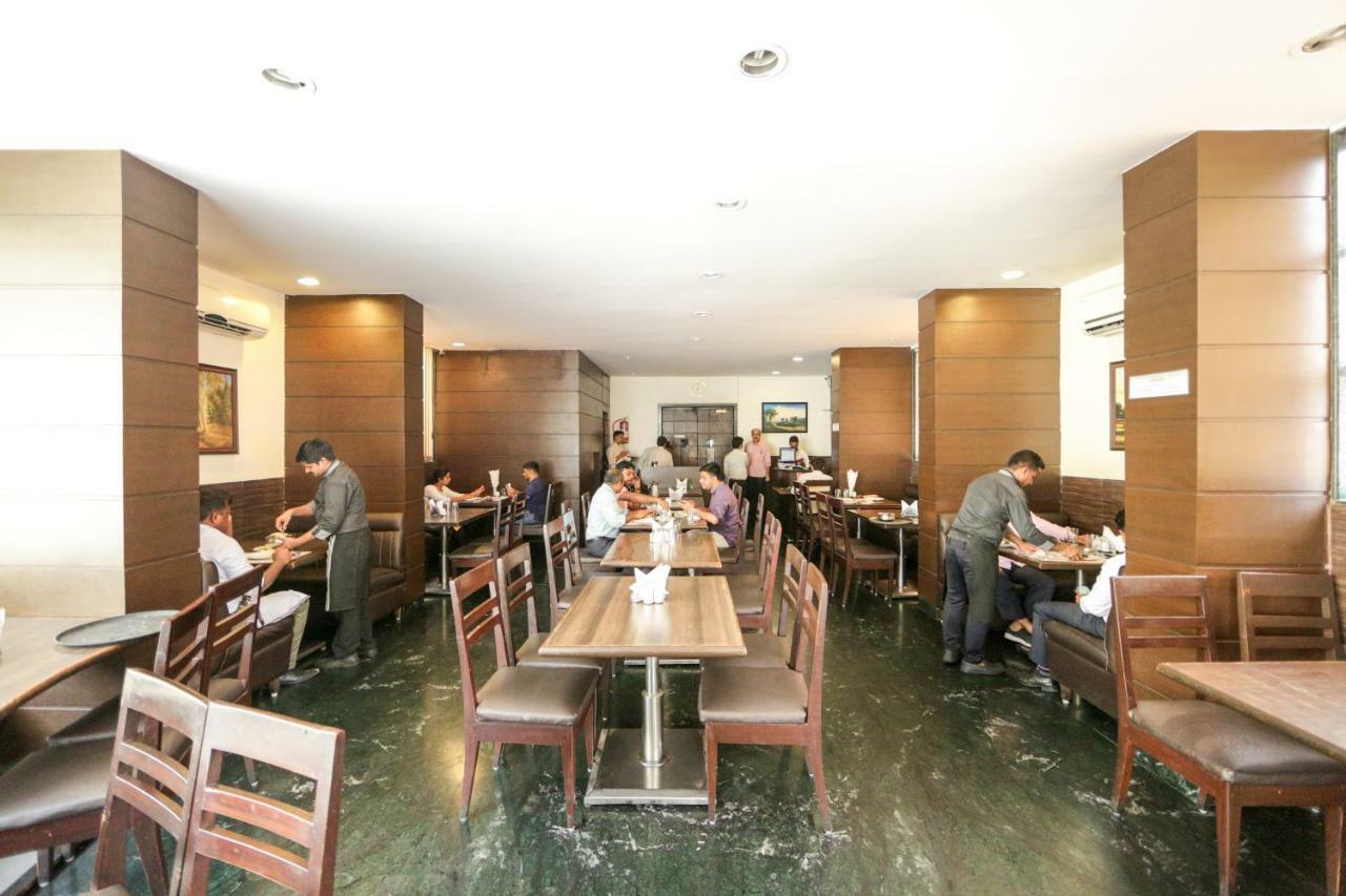 Lucky Hotel Goregaon Mumbai Dış mekan fotoğraf