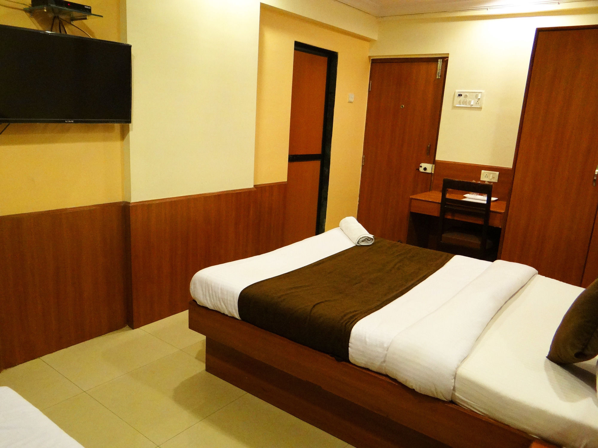 Lucky Hotel Goregaon Mumbai Dış mekan fotoğraf