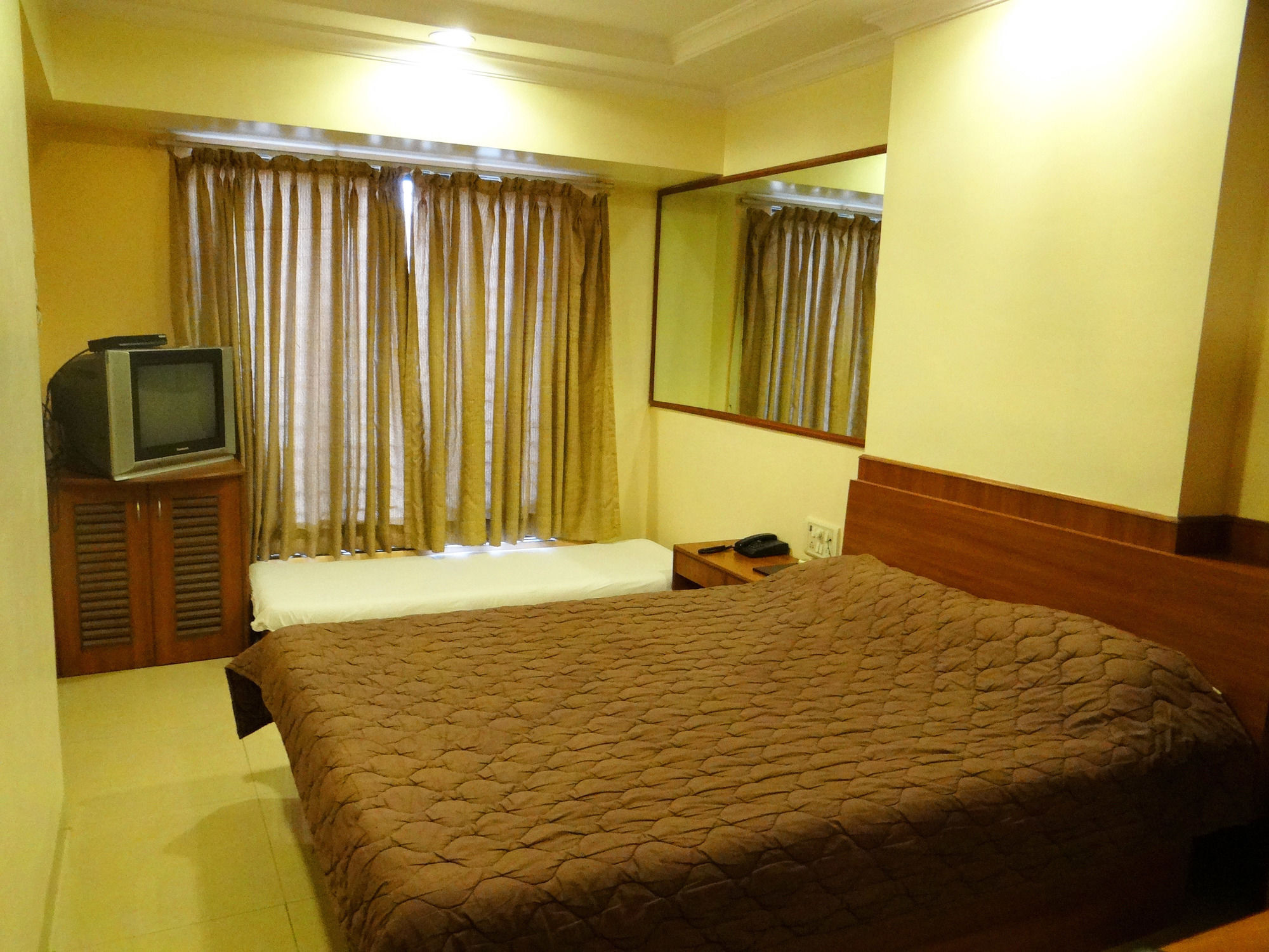 Lucky Hotel Goregaon Mumbai Dış mekan fotoğraf