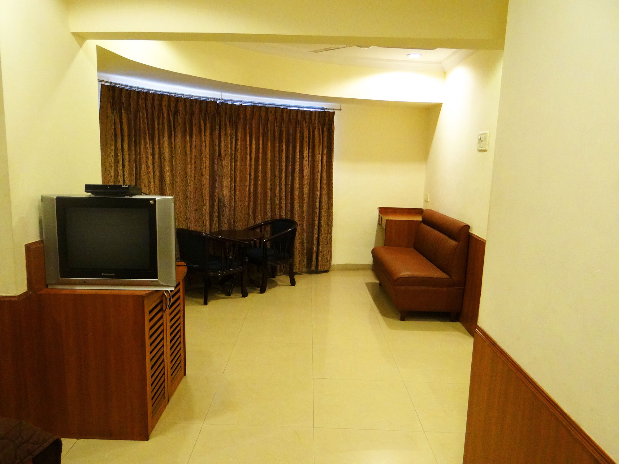 Lucky Hotel Goregaon Mumbai Dış mekan fotoğraf
